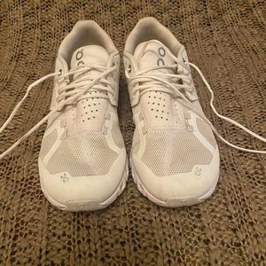 OnCloud women’s shoes size 8.5 in great used condition.